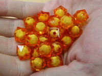 Korálka priestorová hranatá 7 mm - sýto oranžová (2 ks)